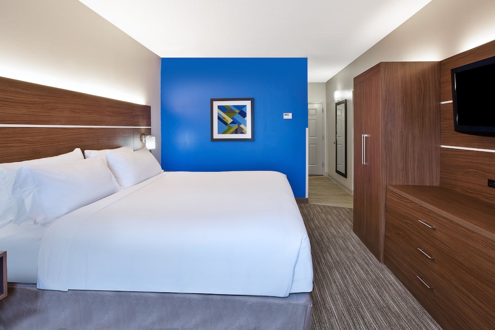 holiday inn express and suites manchester by ihg