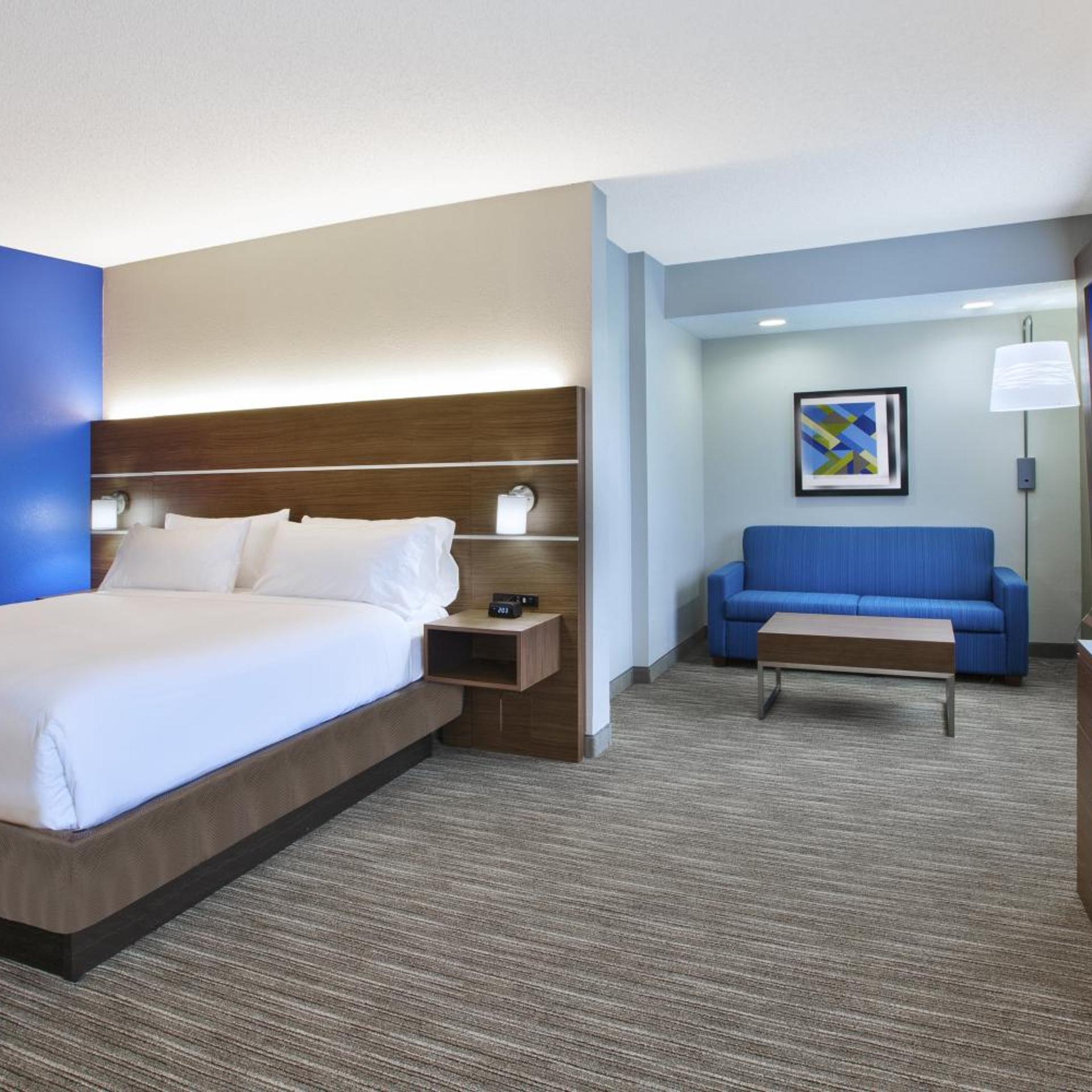 holiday inn express and suites manchester by ihg