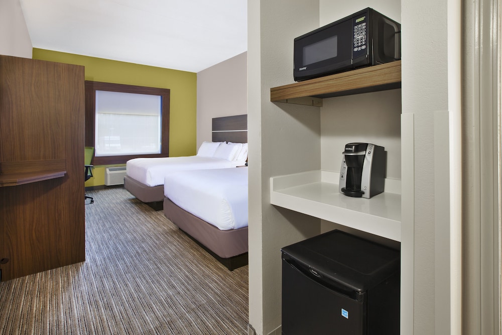 holiday inn express and suites manchester by ihg
