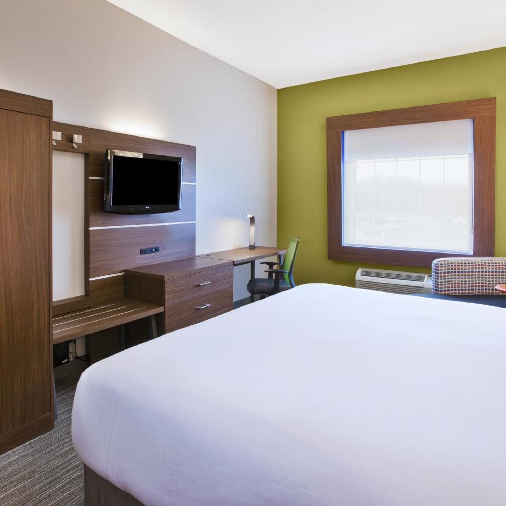 holiday inn express and suites manchester by ihg