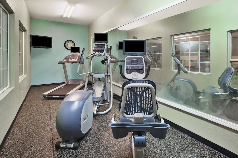 holiday inn express and suites manchester by ihg