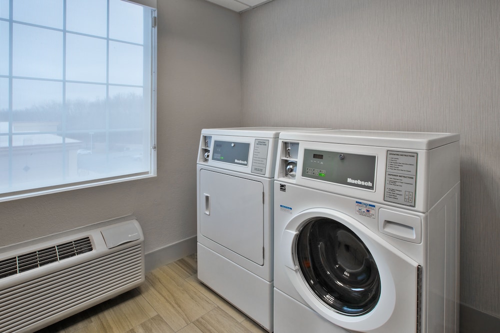 holiday inn express and suites manchester by ihg