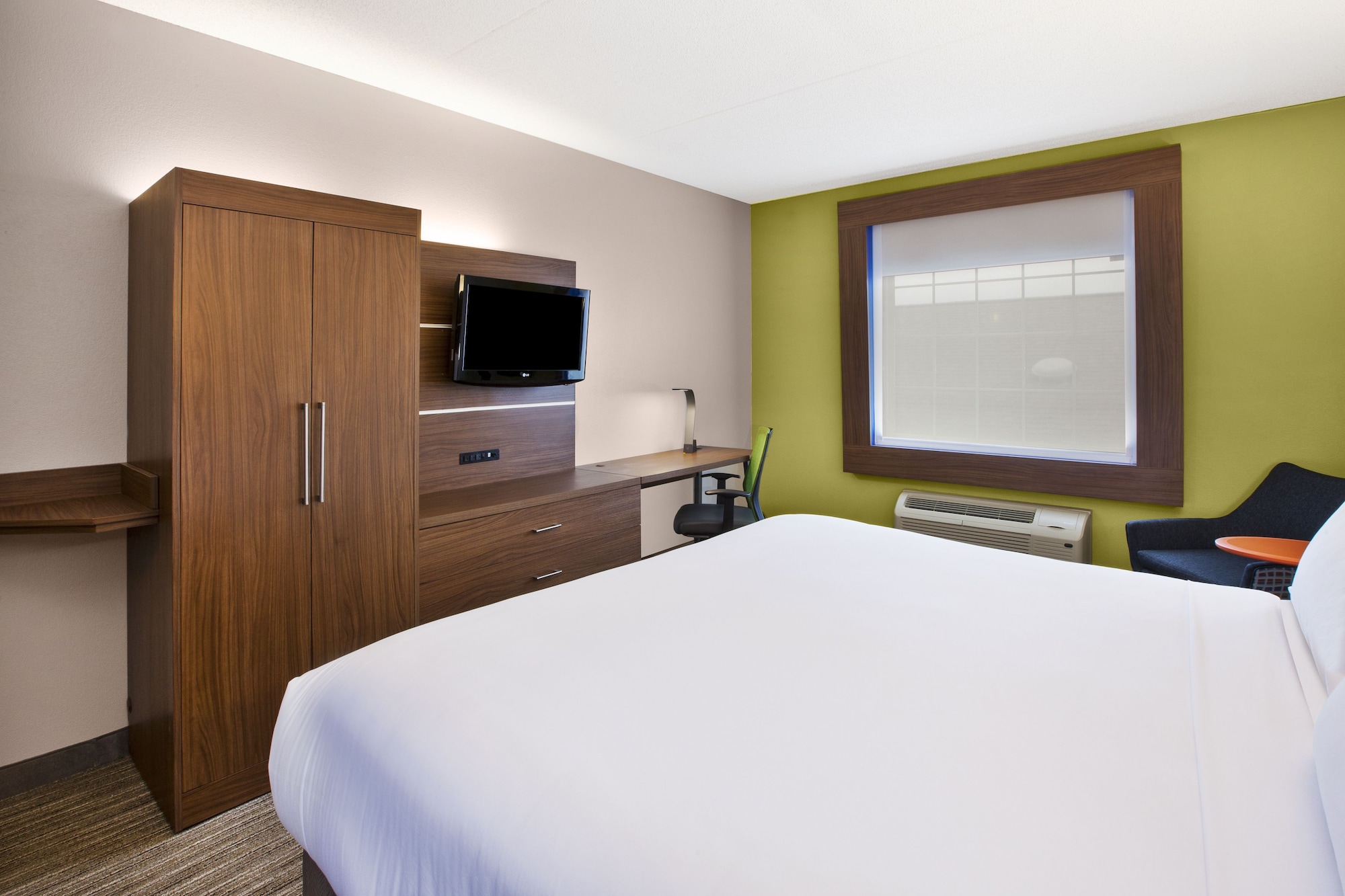 holiday inn express and suites manchester by ihg