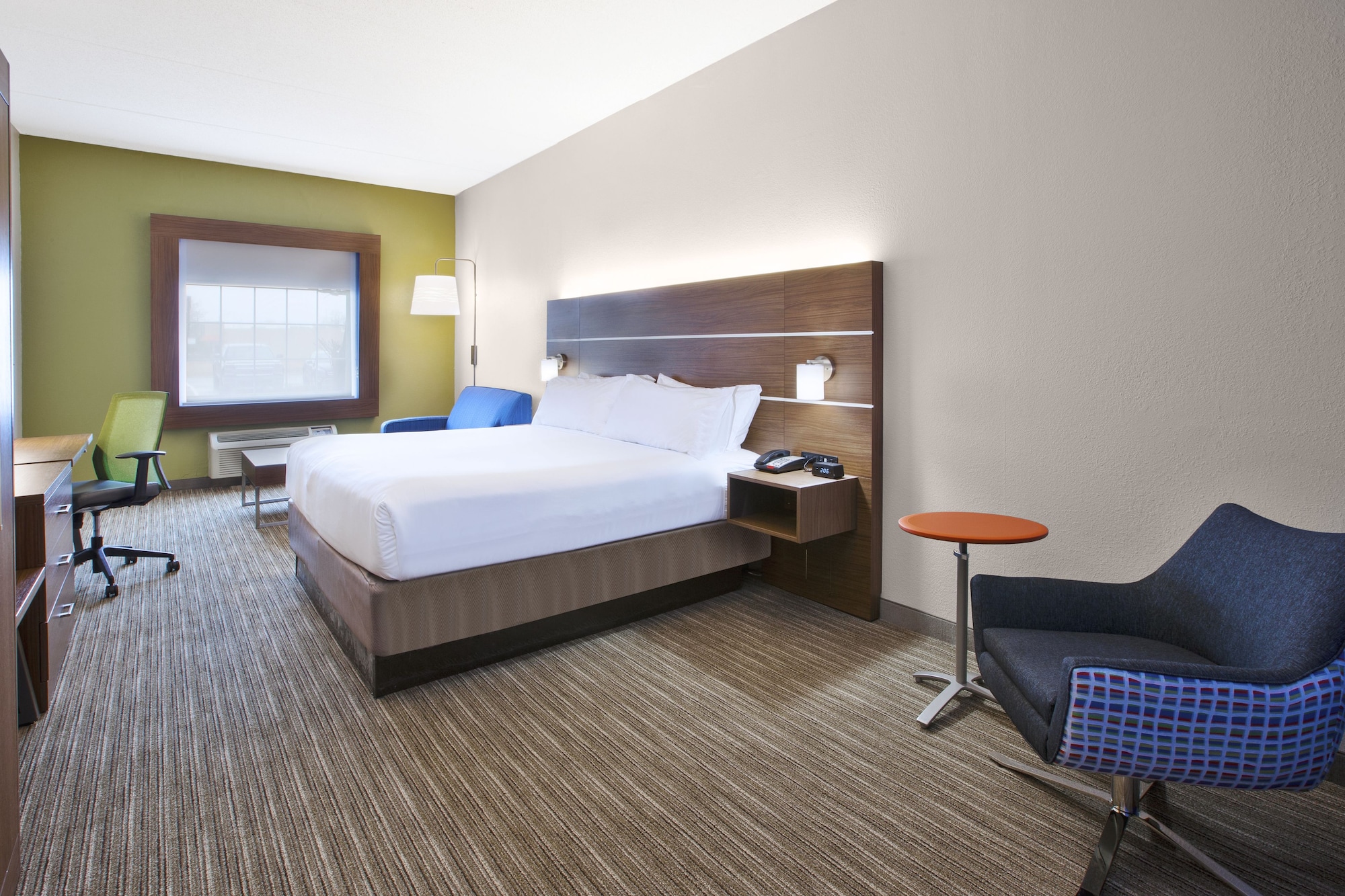 holiday inn express and suites manchester by ihg