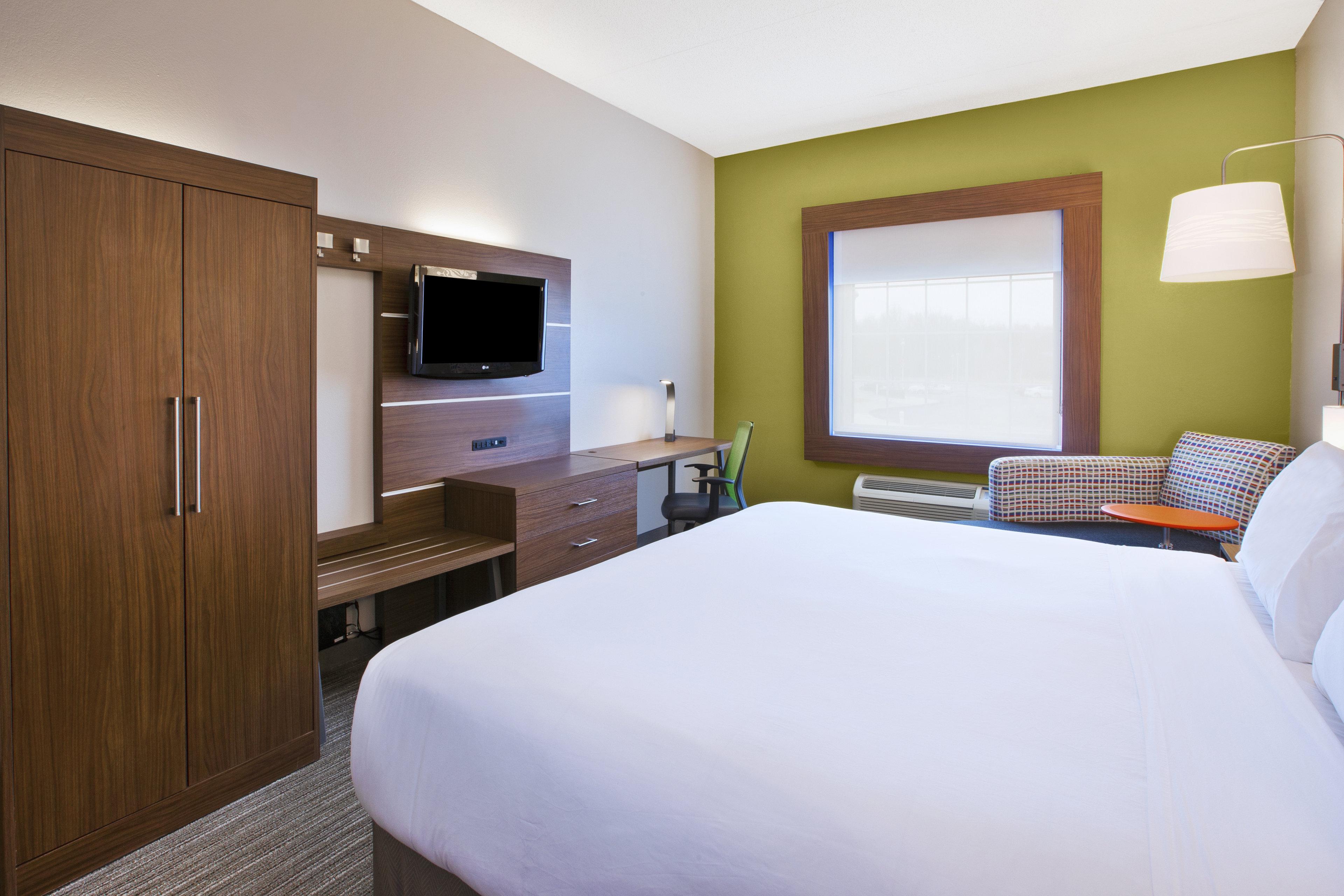 holiday inn express and suites manchester by ihg