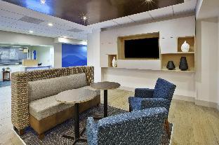 holiday inn express and suites manchester by ihg