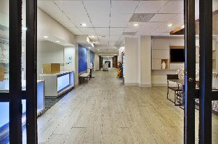 holiday inn express and suites manchester by ihg