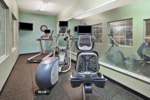 holiday inn express and suites manchester by ihg