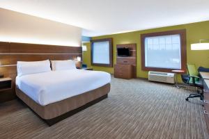 holiday inn express and suites manchester by ihg