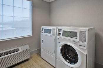 holiday inn express and suites manchester by ihg