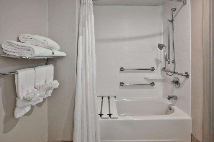 holiday inn express and suites manchester by ihg