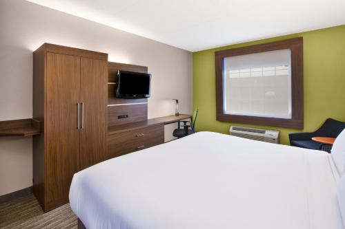 holiday inn express and suites manchester by ihg