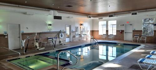 holiday inn express and suites new buffalo by ihg
