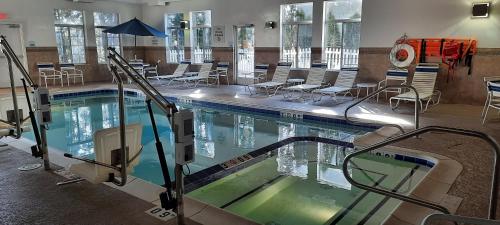 holiday inn express and suites new buffalo by ihg