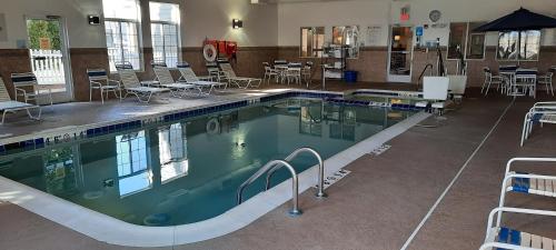 holiday inn express and suites new buffalo by ihg