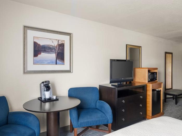 holiday inn express and suites new buffalo by ihg