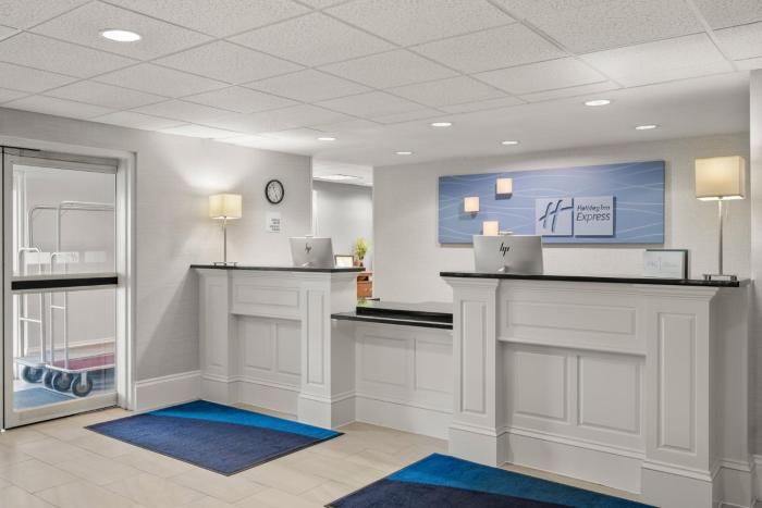 holiday inn express and suites new buffalo by ihg