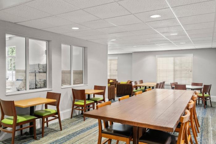 holiday inn express and suites new buffalo by ihg