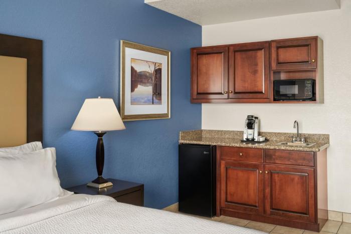 holiday inn express and suites new buffalo by ihg