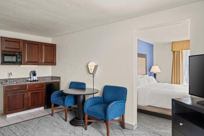 holiday inn express and suites new buffalo by ihg