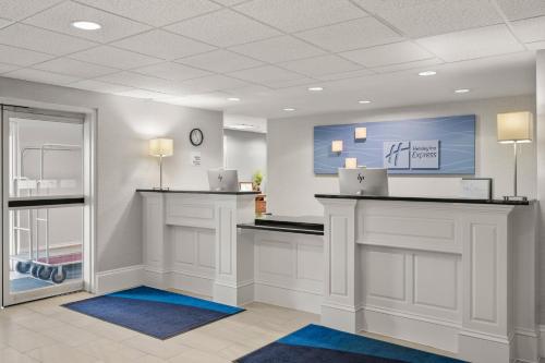 holiday inn express and suites new buffalo by ihg
