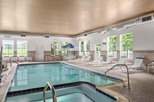 holiday inn express and suites new buffalo by ihg
