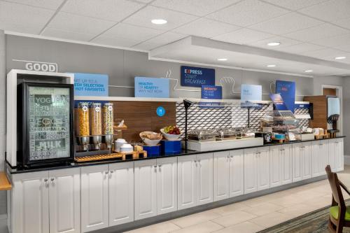 holiday inn express and suites new buffalo by ihg