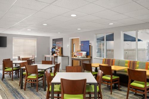holiday inn express and suites new buffalo by ihg