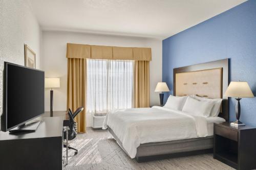 holiday inn express and suites new buffalo by ihg