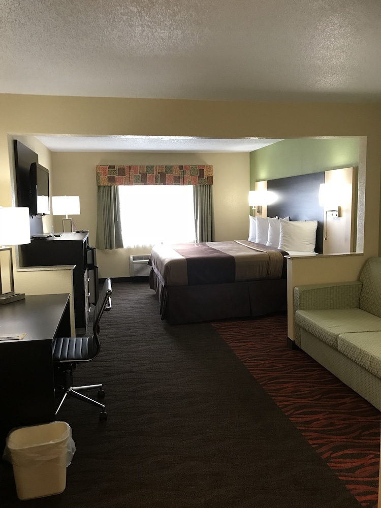 Quality Inn & Suites,Benton Charter Township>>Baroda,3 star