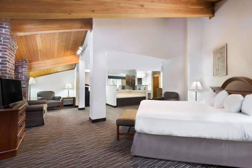 baymont by wyndham columbus rickenbacker