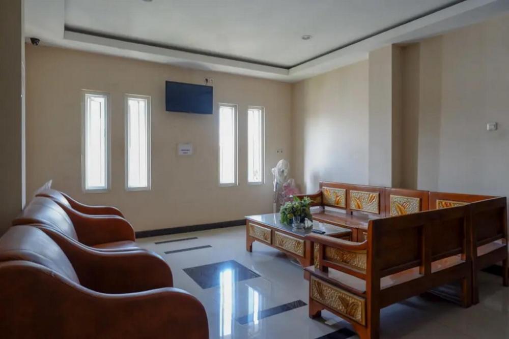 reddoorz jalan emmy saelan palu