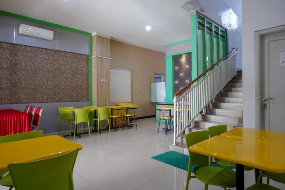 reddoorz jalan emmy saelan palu