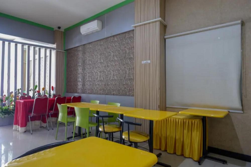 reddoorz jalan emmy saelan palu