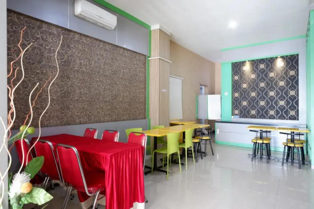 reddoorz jalan emmy saelan palu