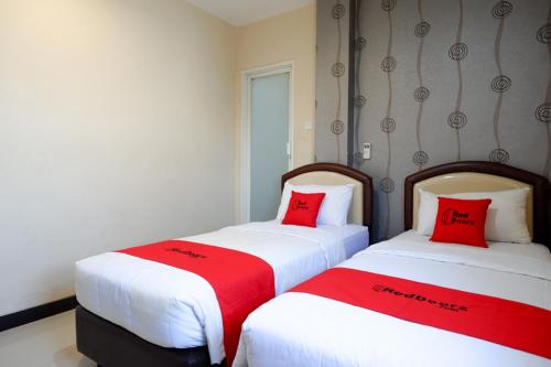 reddoorz jalan emmy saelan palu