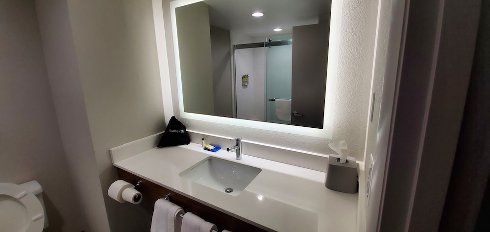 holiday inn express hotel and suites kinston by ihg
