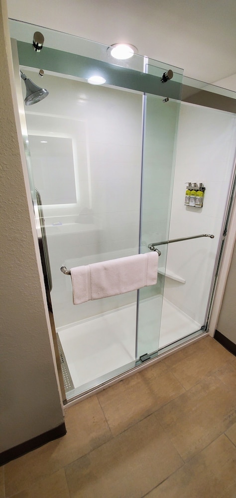 holiday inn express hotel and suites kinston by ihg