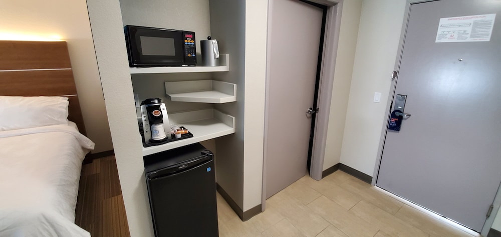 holiday inn express hotel and suites kinston by ihg