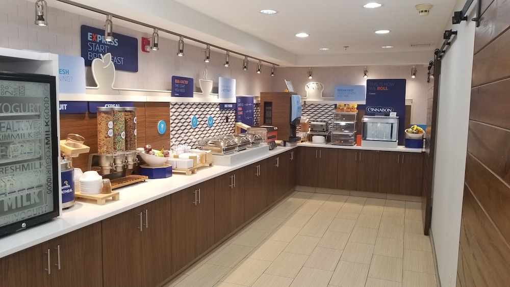 holiday inn express hotel and suites kinston by ihg