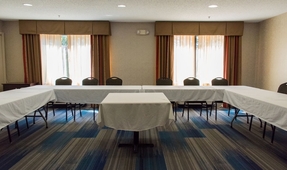 holiday inn express hotel and suites kinston by ihg
