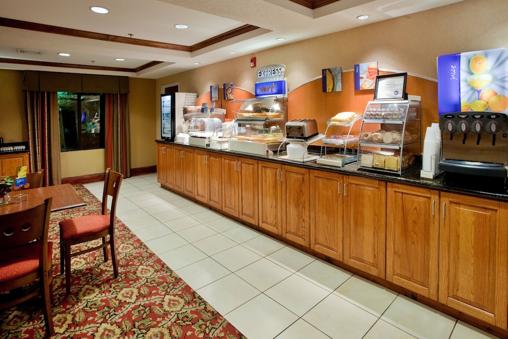 holiday inn express hotel and suites kinston by ihg
