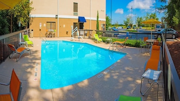 Holiday Inn Express Hotel And Suites Kinston By Ihg,Kinston>>Greenville,3 star