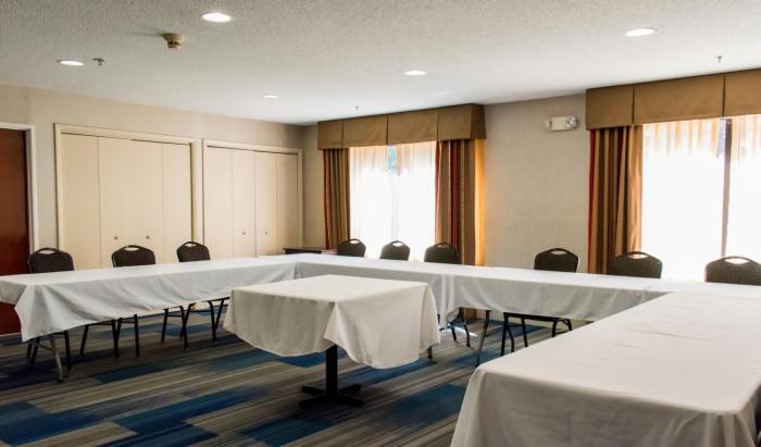 holiday inn express hotel and suites kinston by ihg