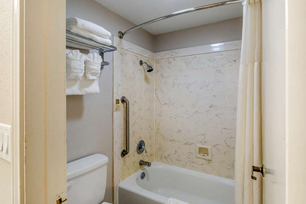 quality inn and suites port arthur nederland