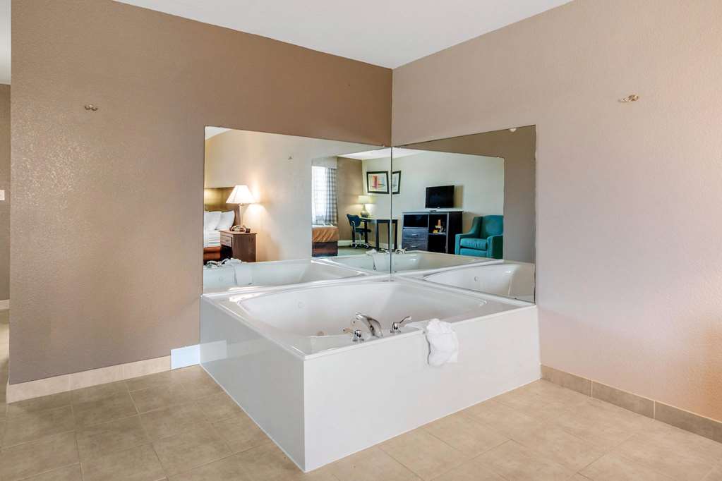 quality inn and suites port arthur nederland