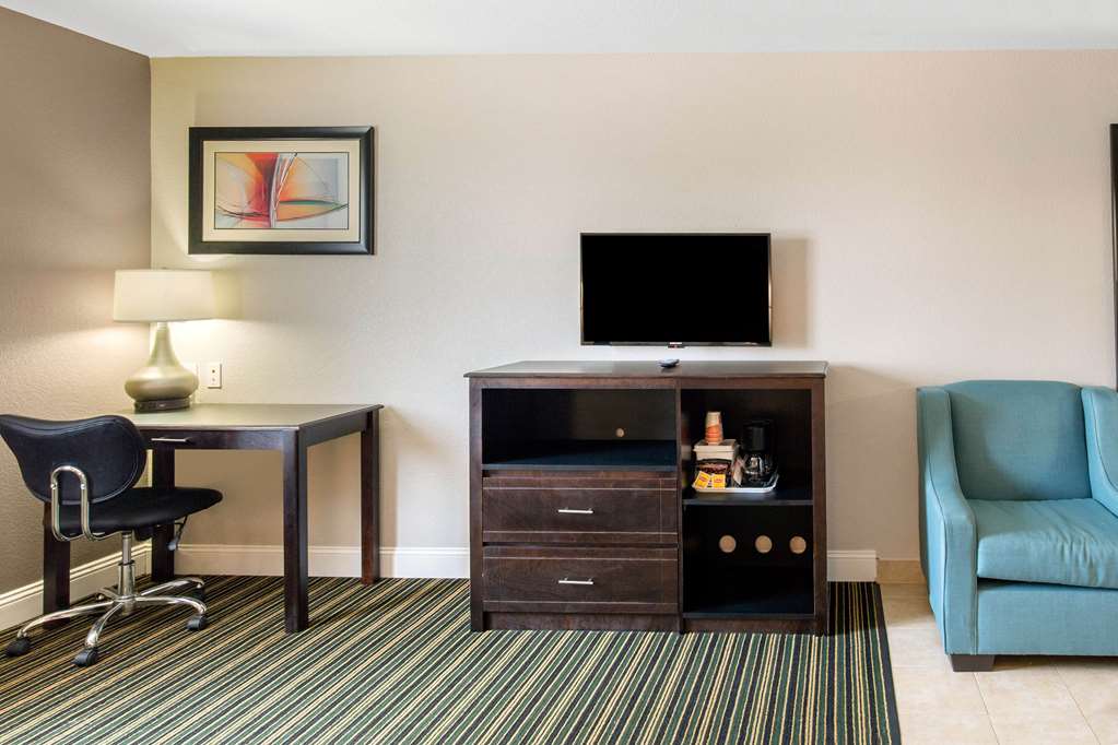 quality inn and suites port arthur nederland
