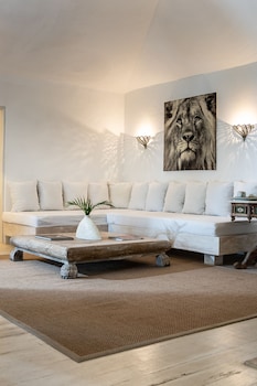 azizi villa