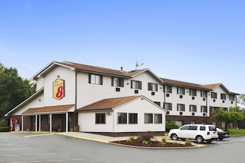 Super 8 By Wyndham New Castle,Grove City>>Butler,2 star