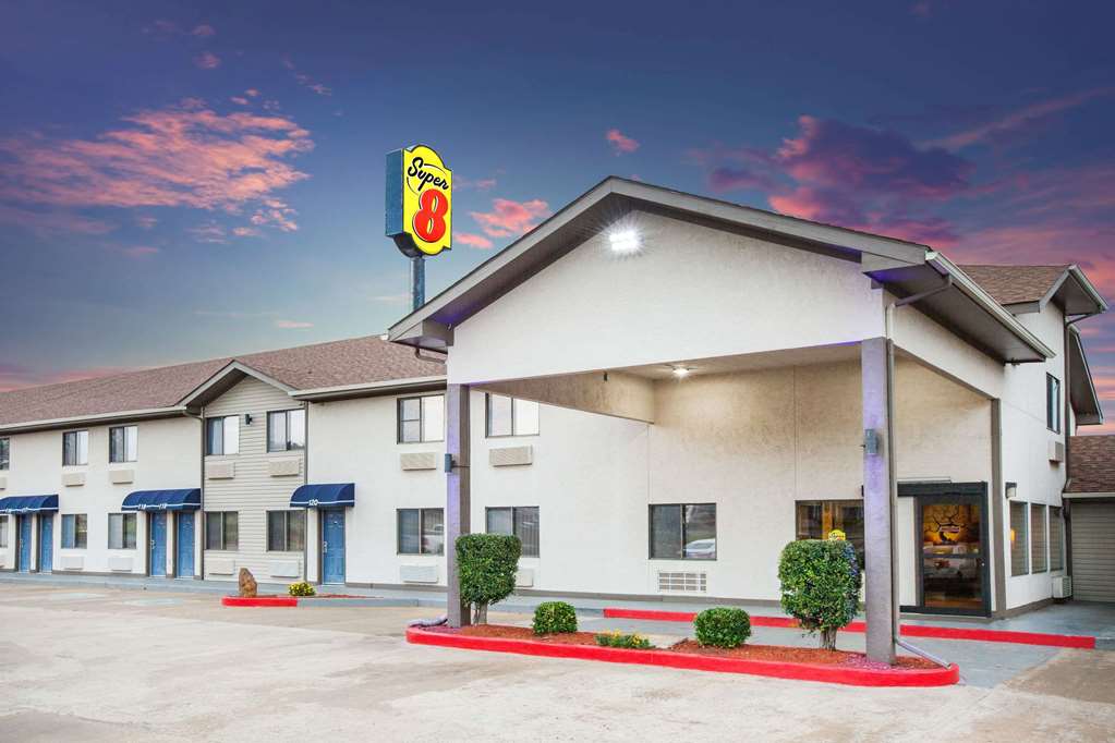 Super 8 By Wyndham Van Buren/Ft. Smith Area